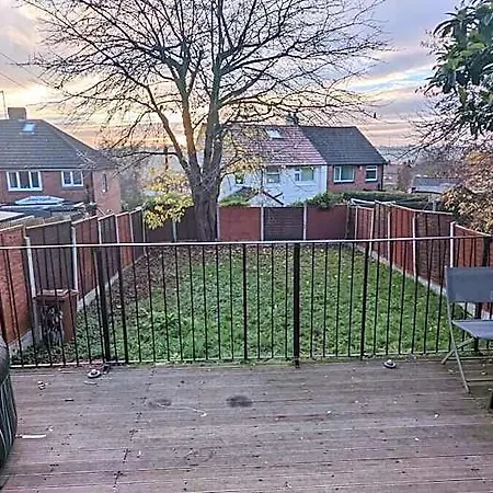 Super 7bed House - Hot Tub - Large Gathering Meets 3* Leeds (West Yorkshire)