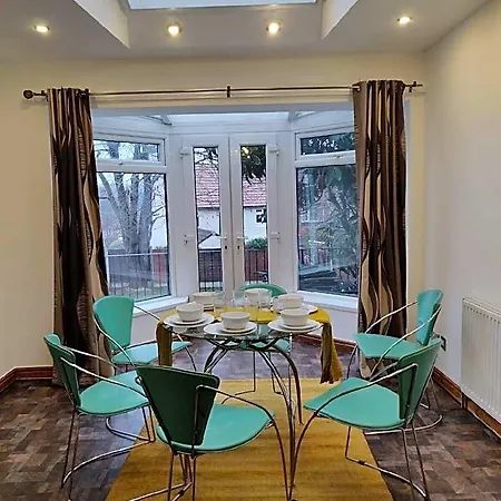 Super 7bed House - Hot Tub - Large Gathering Meets