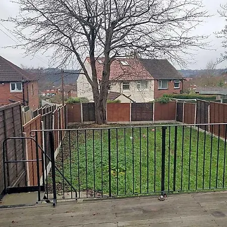 Super 7bed House - Hot Tub - Large Gathering Meets 3* Leeds (West Yorkshire)