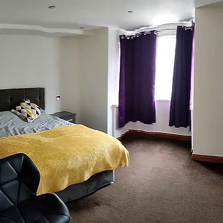 Super 7bed House - Hot Tub - Large Gathering Meets Hotel 3*