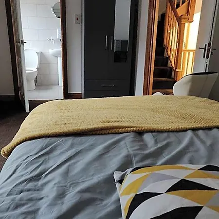 Super 7bed House - Hot Tub - Large Gathering Meets Hotel 3*